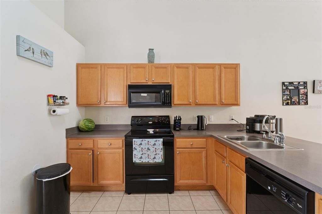 En Venta: $419,900 (4 camas, 3 baños, 1940 Pies cuadrados)