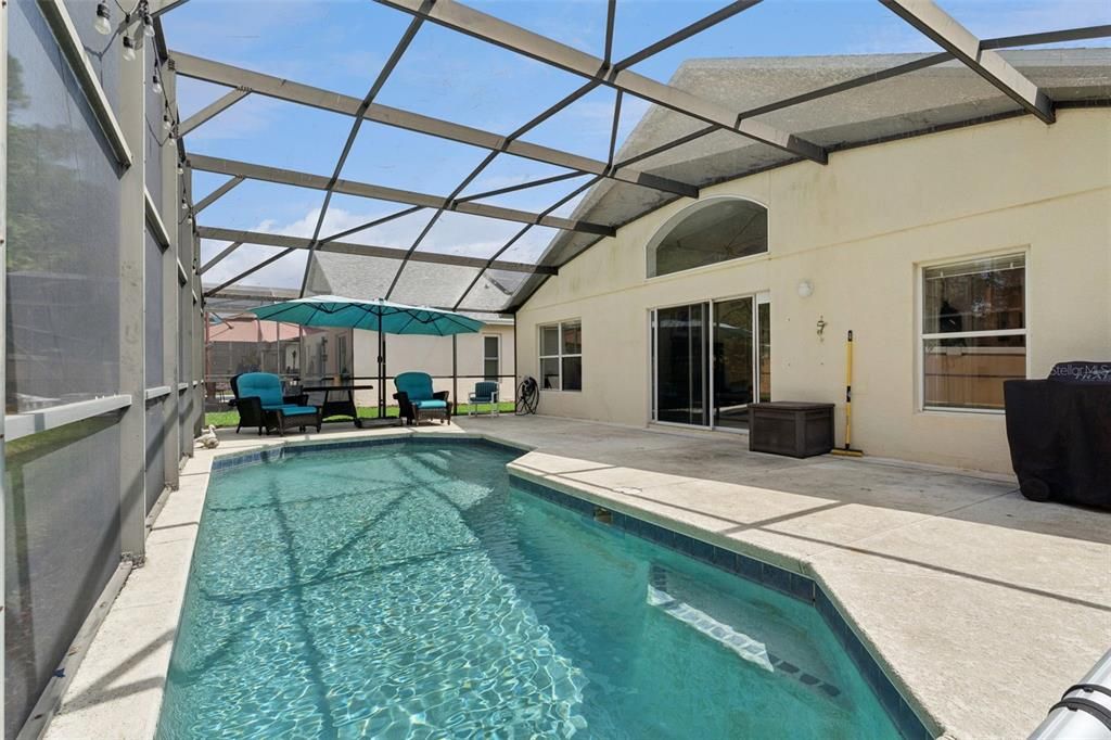 En Venta: $419,900 (4 camas, 3 baños, 1940 Pies cuadrados)