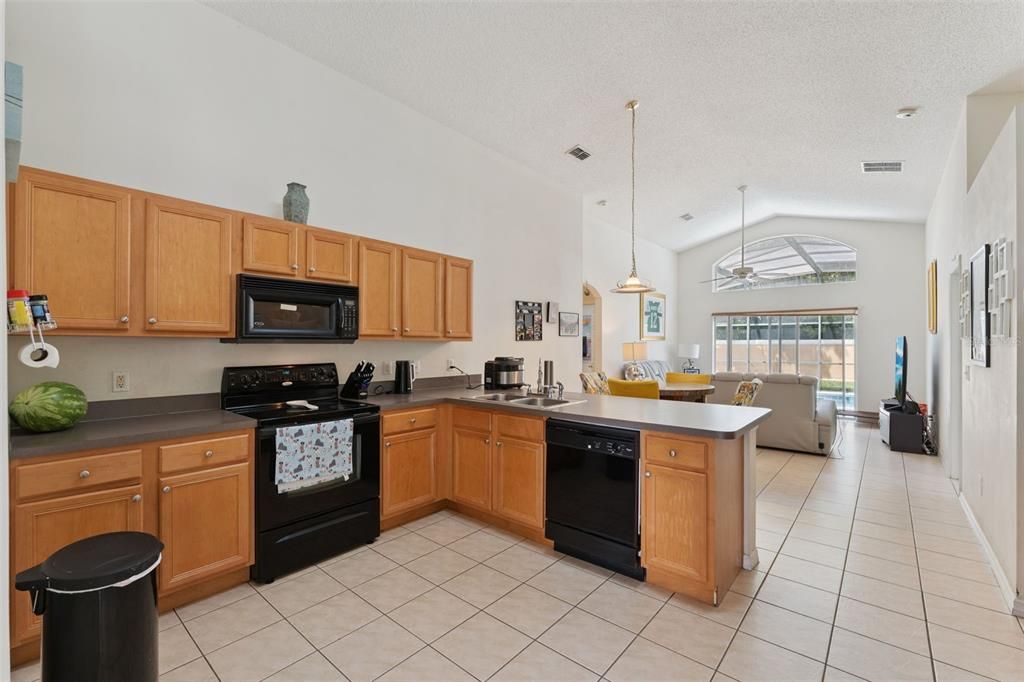 En Venta: $419,900 (4 camas, 3 baños, 1940 Pies cuadrados)