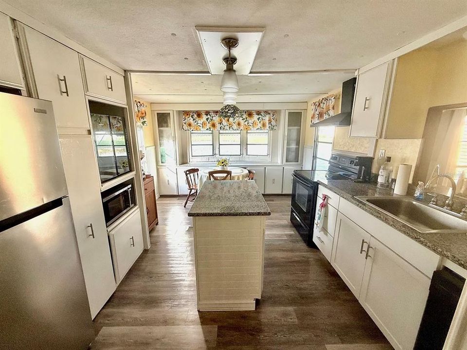 На продажу: $139,900 (2 спален, 1 ванн, 1008 Квадратных фут)