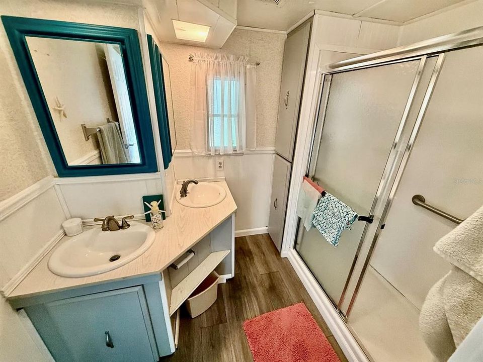 На продажу: $139,900 (2 спален, 1 ванн, 1008 Квадратных фут)