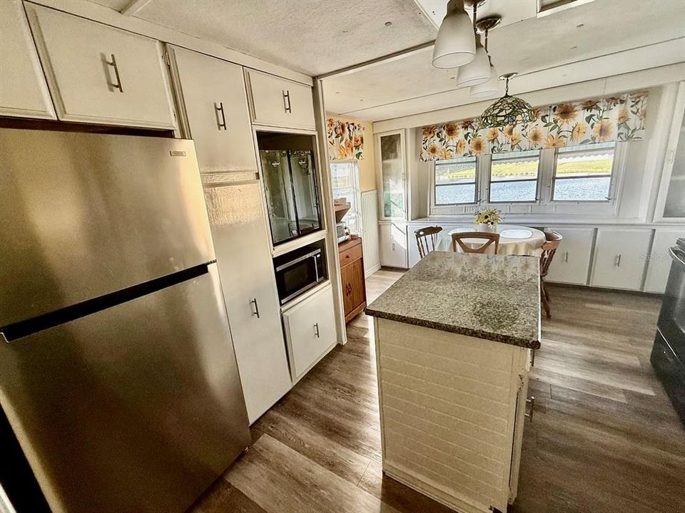 На продажу: $139,900 (2 спален, 1 ванн, 1008 Квадратных фут)