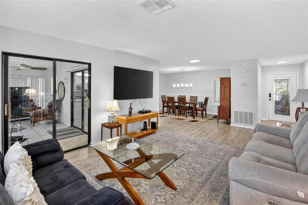 For Rent: $1,975 (2 beds, 2 baths, 1490 Square Feet)
