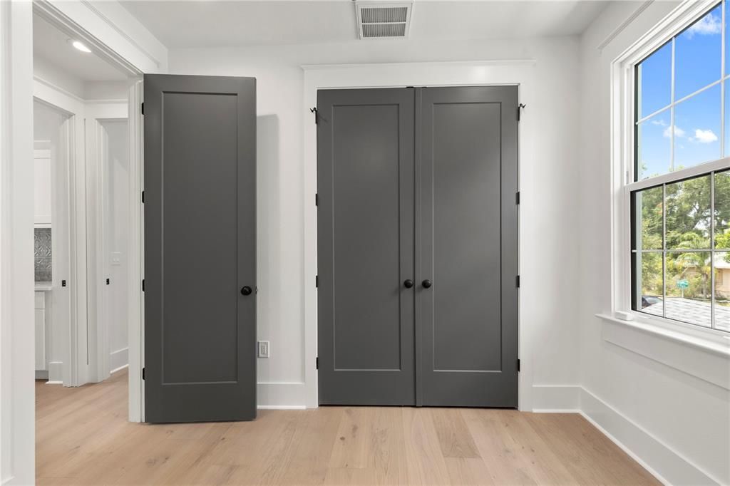 En Venta: $874,999 (5 camas, 2 baños, 2455 Pies cuadrados)