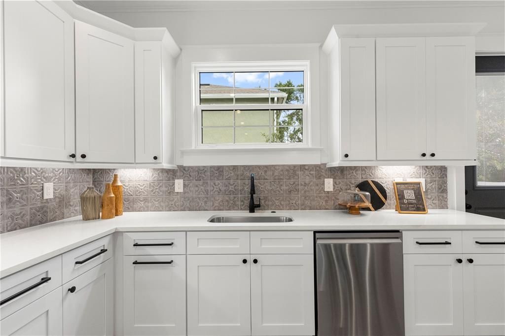 En Venta: $874,999 (5 camas, 2 baños, 2455 Pies cuadrados)