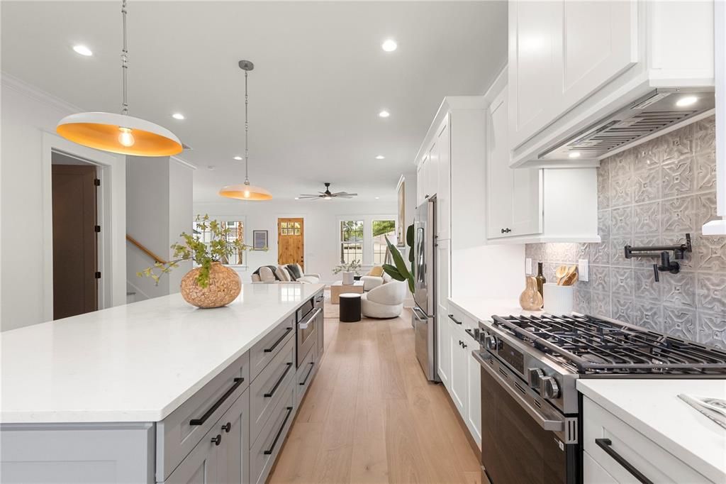 En Venta: $874,999 (5 camas, 2 baños, 2455 Pies cuadrados)