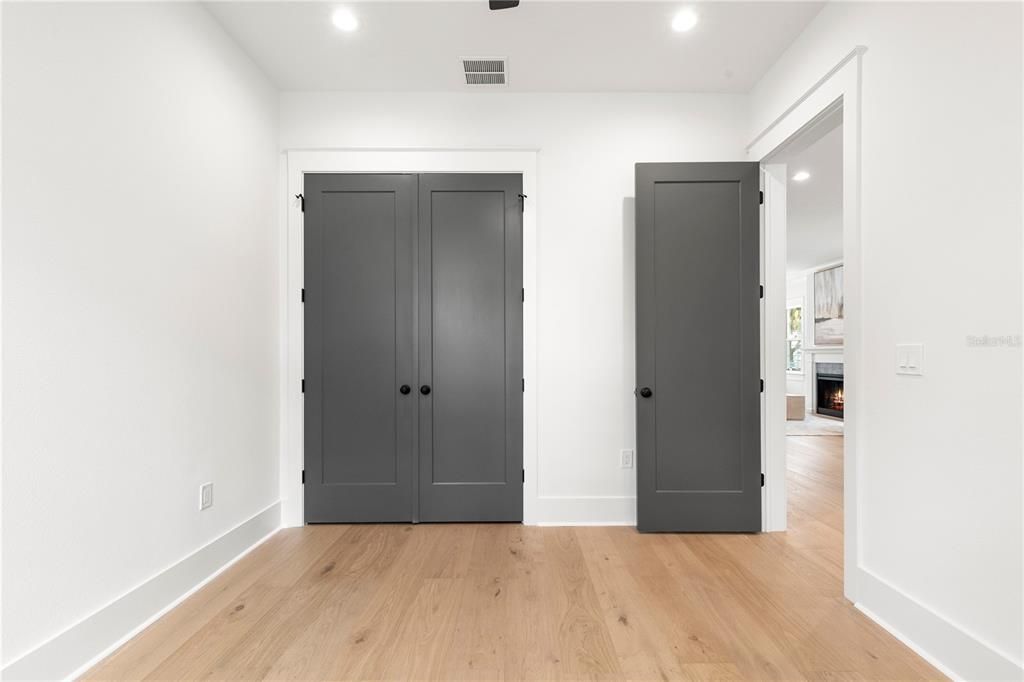 En Venta: $874,999 (5 camas, 2 baños, 2455 Pies cuadrados)