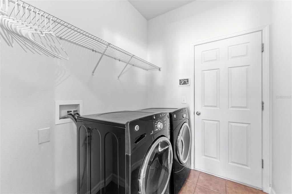 For Sale: $349,900 (3 beds, 2 baths, 2084 Square Feet)