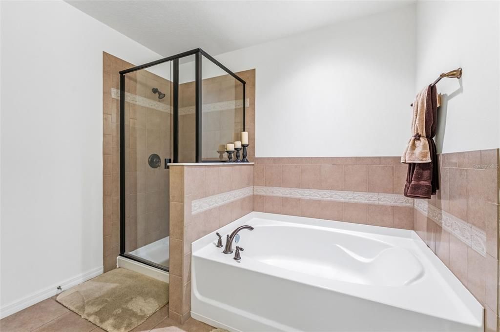 For Sale: $349,900 (3 beds, 2 baths, 2084 Square Feet)
