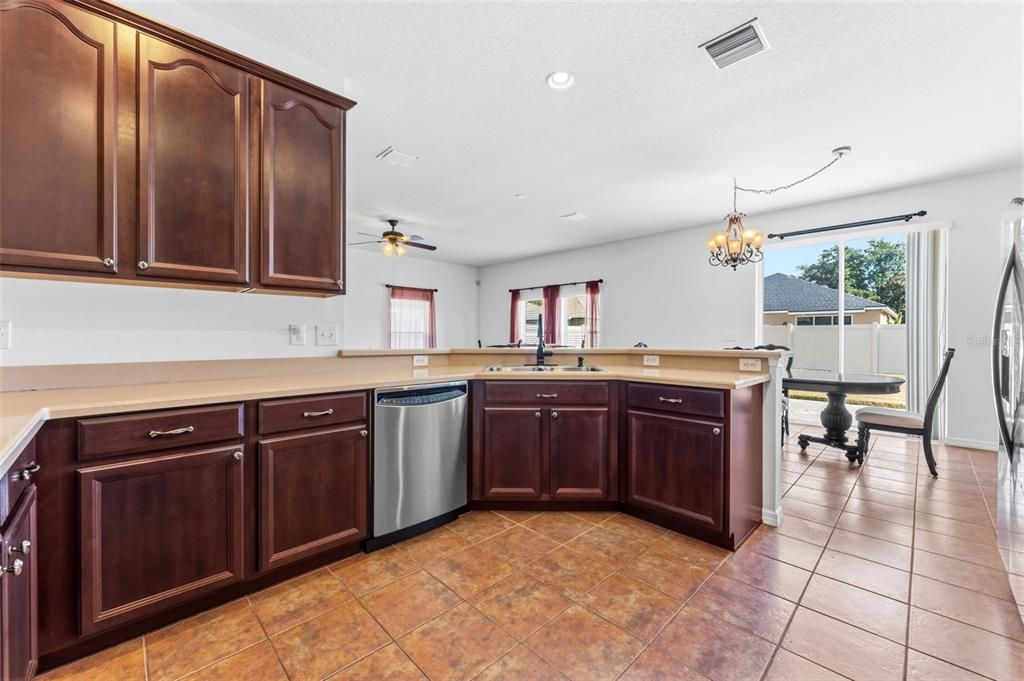 For Sale: $349,900 (3 beds, 2 baths, 2084 Square Feet)