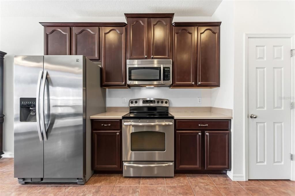 For Sale: $349,900 (3 beds, 2 baths, 2084 Square Feet)