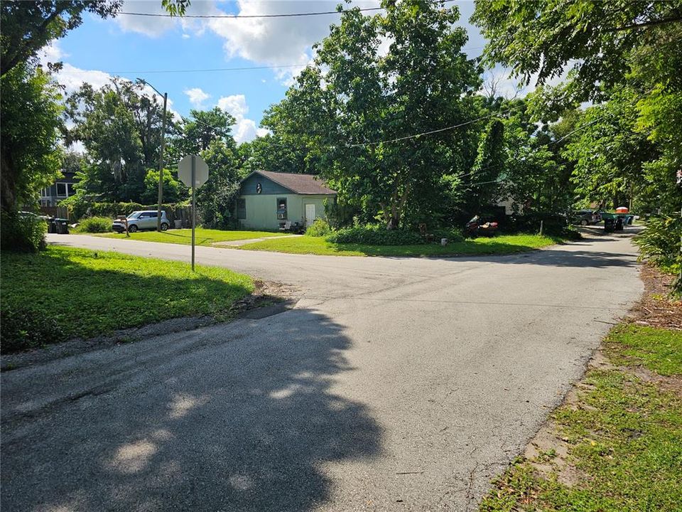 For Sale: $285,000 (2 beds, 1 baths, 672 Square Feet)