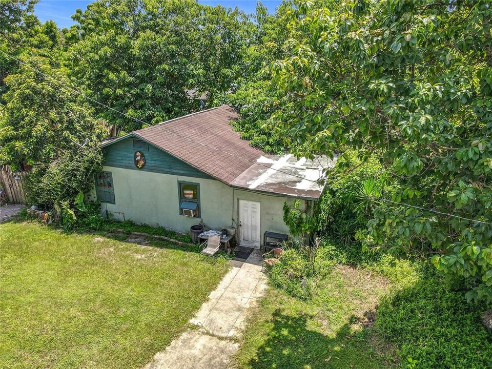 For Sale: $285,000 (2 beds, 1 baths, 672 Square Feet)
