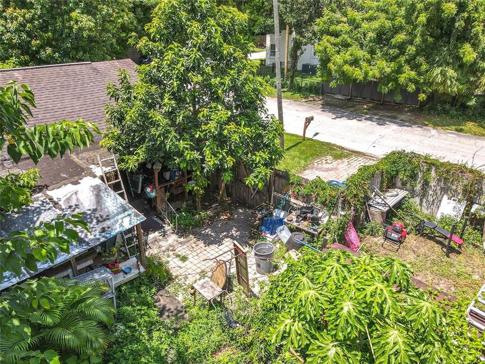 For Sale: $285,000 (2 beds, 1 baths, 672 Square Feet)
