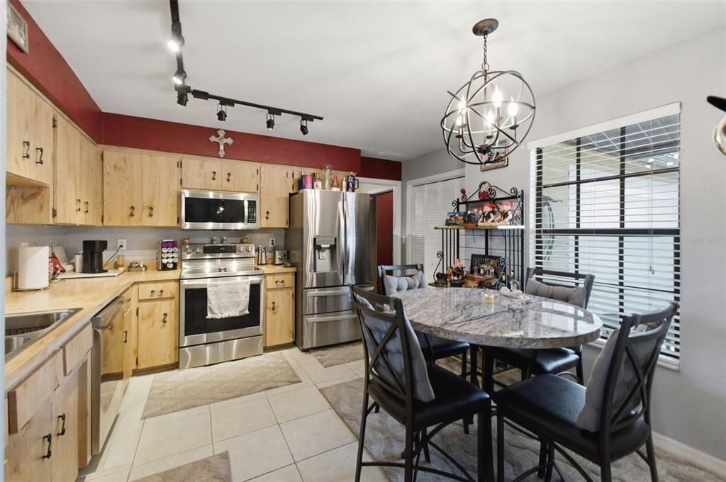 For Sale: $275,000 (3 beds, 2 baths, 1521 Square Feet)