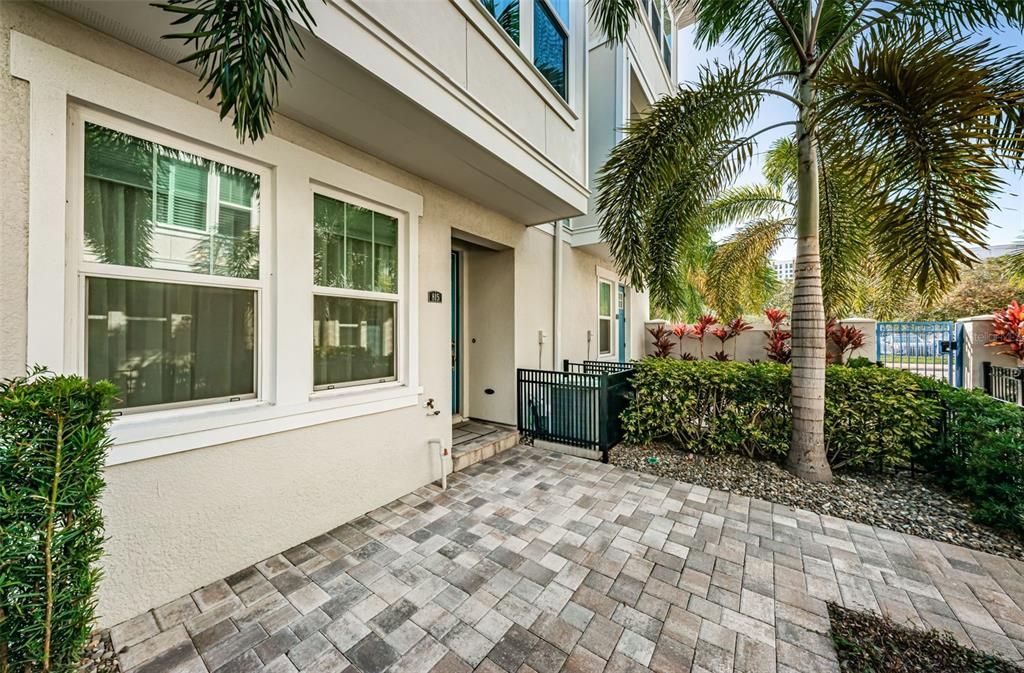 For Rent: $4,600 (3 beds, 3 baths, 1941 Square Feet)
