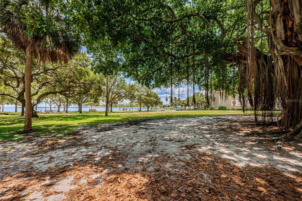 For Rent: $4,600 (3 beds, 3 baths, 1941 Square Feet)