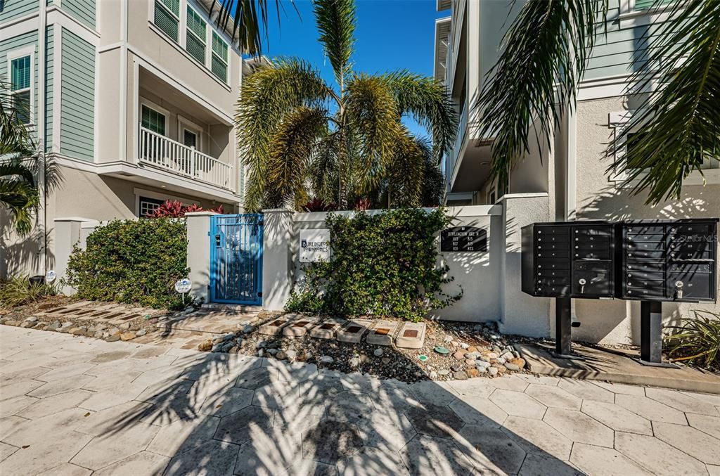 For Rent: $4,600 (3 beds, 3 baths, 1941 Square Feet)