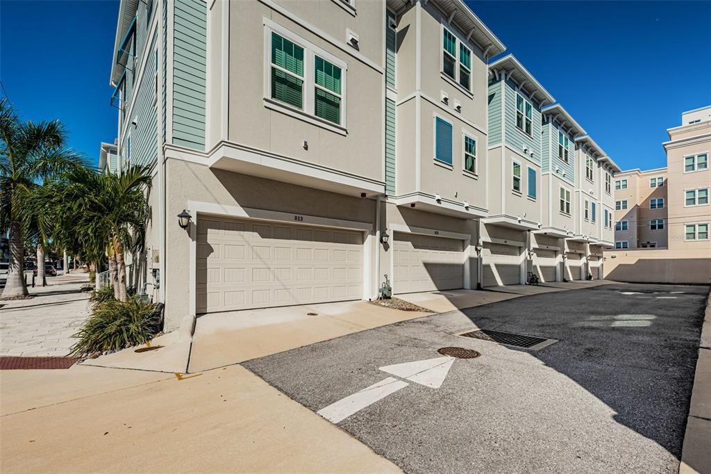 For Rent: $4,600 (3 beds, 3 baths, 1941 Square Feet)