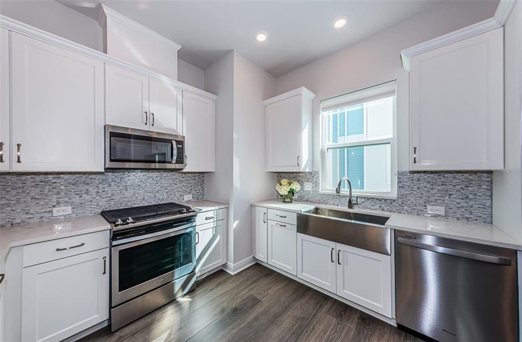For Rent: $4,600 (3 beds, 3 baths, 1941 Square Feet)