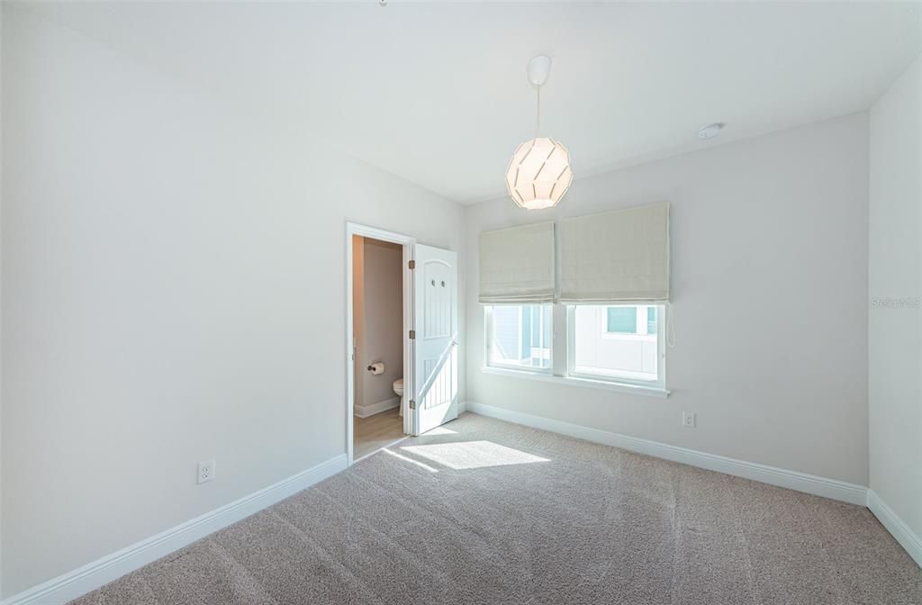 For Rent: $4,600 (3 beds, 3 baths, 1941 Square Feet)
