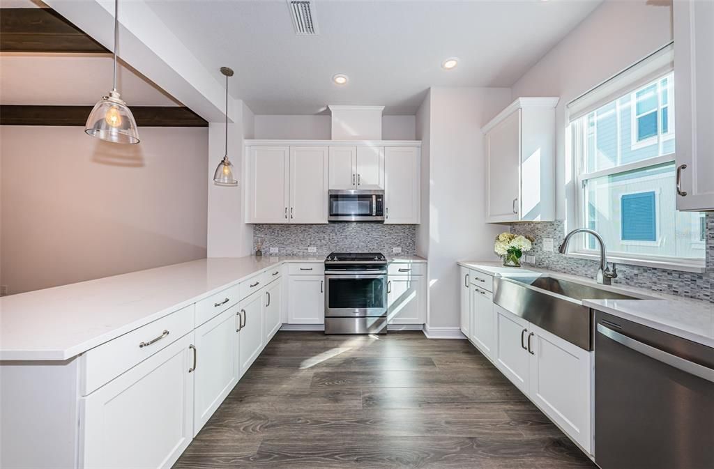 For Rent: $4,600 (3 beds, 3 baths, 1941 Square Feet)