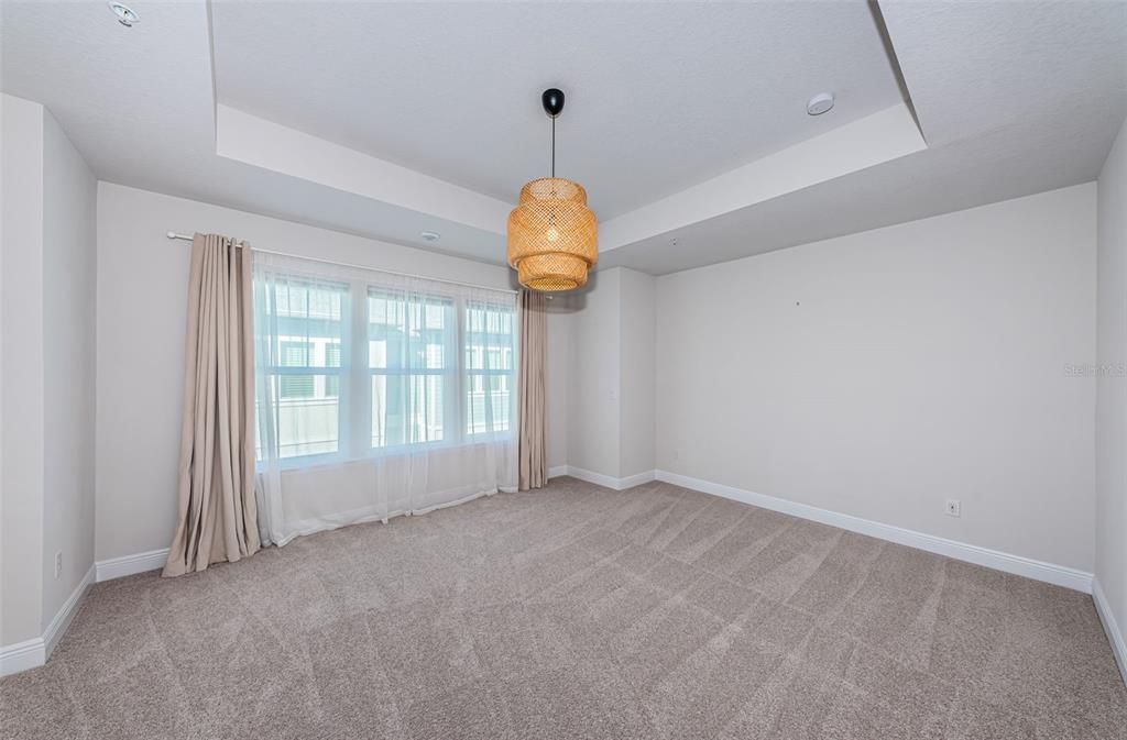 For Rent: $4,600 (3 beds, 3 baths, 1941 Square Feet)
