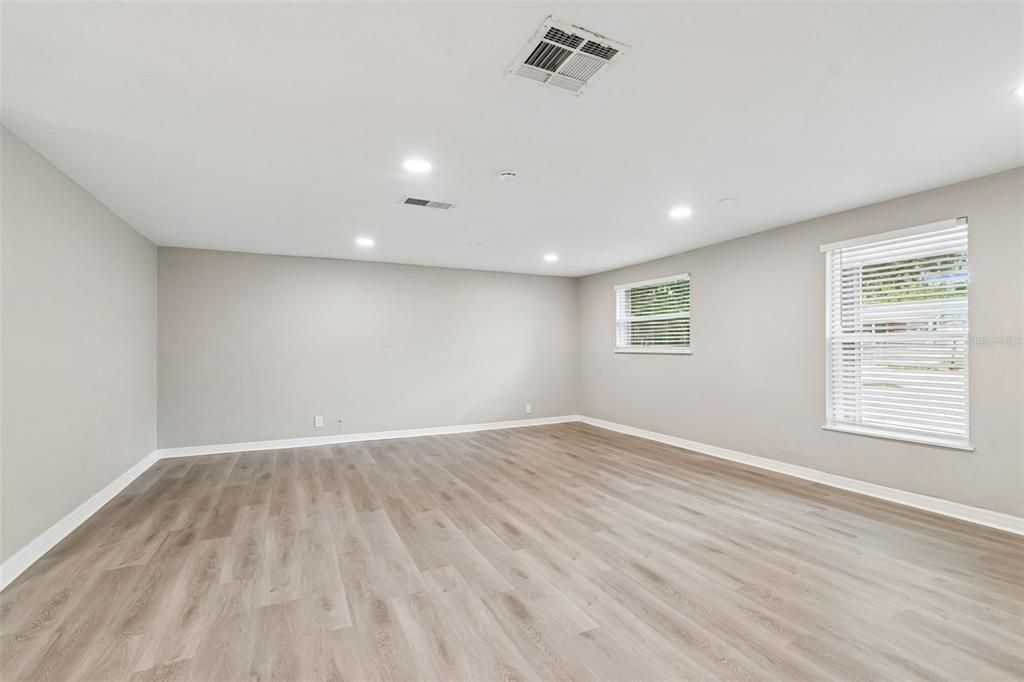 For Sale: $344,000 (3 beds, 1 baths, 1150 Square Feet)