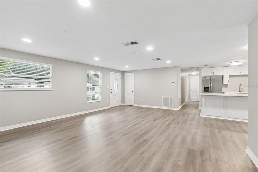 For Sale: $344,000 (3 beds, 1 baths, 1150 Square Feet)