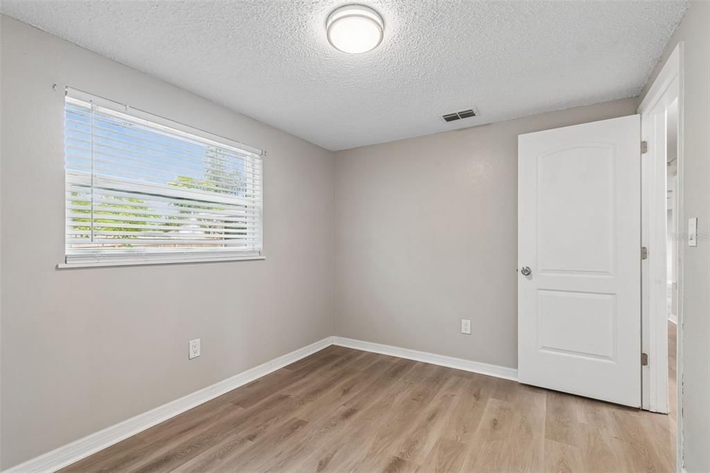 For Sale: $344,000 (3 beds, 1 baths, 1150 Square Feet)