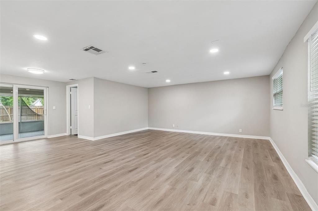 For Sale: $344,000 (3 beds, 1 baths, 1150 Square Feet)