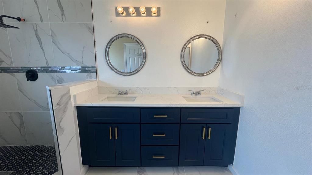 For Rent: $2,300 (4 beds, 2 baths, 2113 Square Feet)