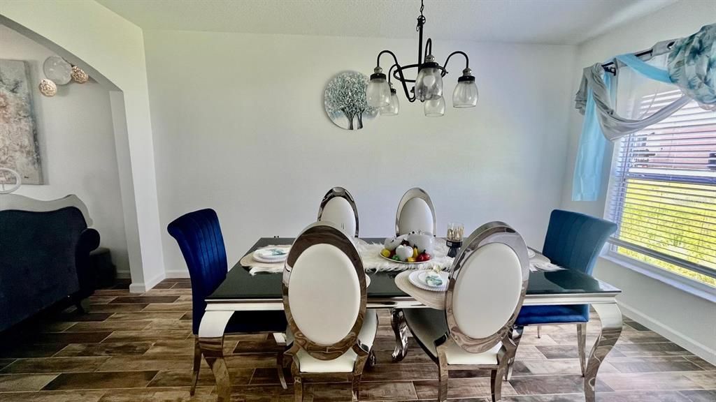 For Rent: $2,300 (4 beds, 2 baths, 2113 Square Feet)