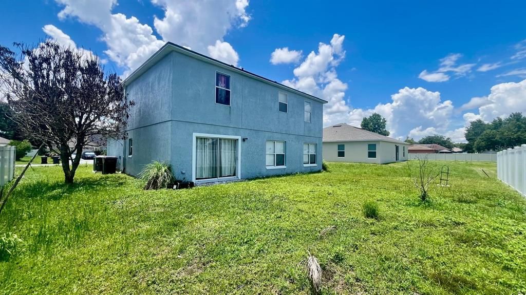 For Rent: $2,300 (4 beds, 2 baths, 2113 Square Feet)