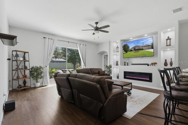 For Sale: $330,000 (3 beds, 2 baths, 1857 Square Feet)
