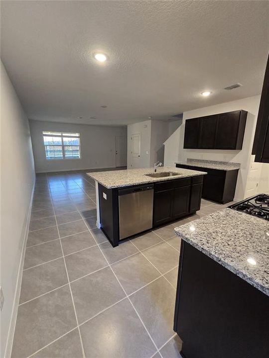 For Rent: $2,350 (2 beds, 2 baths, 1195 Square Feet)