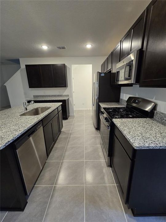 For Rent: $2,350 (2 beds, 2 baths, 1195 Square Feet)