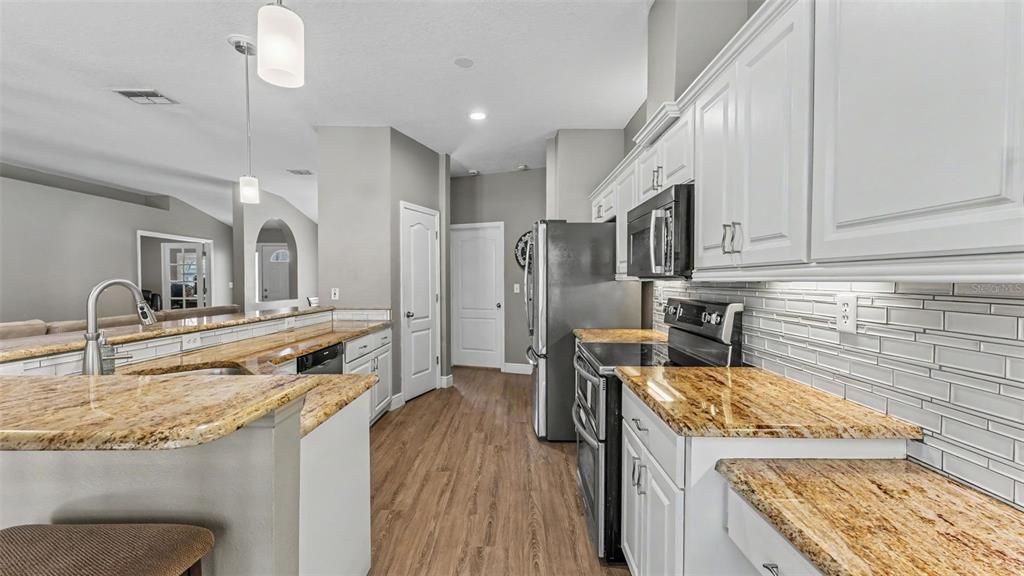 На продажу: $415,000 (3 спален, 2 ванн, 1830 Квадратных фут)