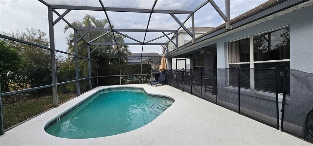 Active With Contract: $2,200 (3 beds, 2 baths, 1554 Square Feet)