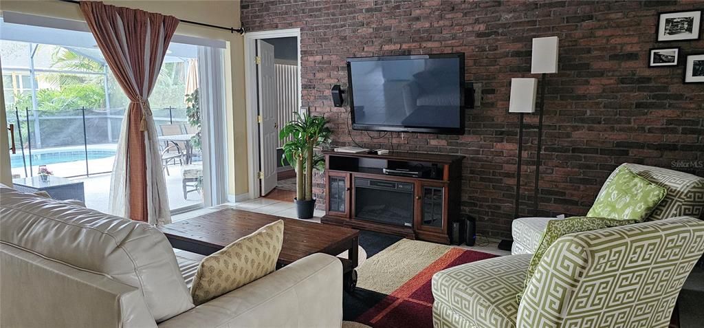 Active With Contract: $2,200 (3 beds, 2 baths, 1554 Square Feet)