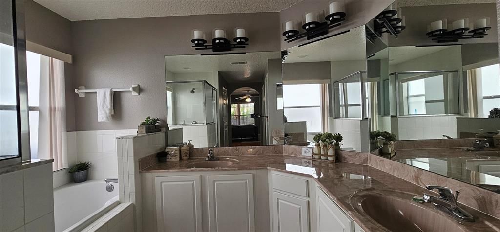 Active With Contract: $2,200 (3 beds, 2 baths, 1554 Square Feet)