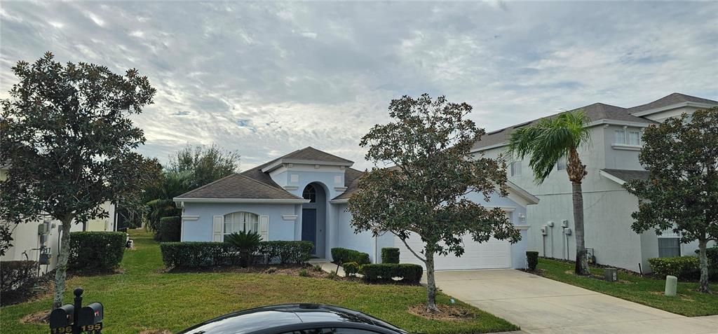 Active With Contract: $2,200 (3 beds, 2 baths, 1554 Square Feet)
