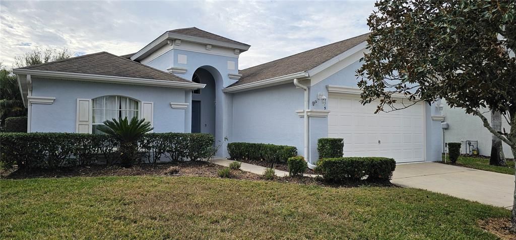 Active With Contract: $2,200 (3 beds, 2 baths, 1554 Square Feet)