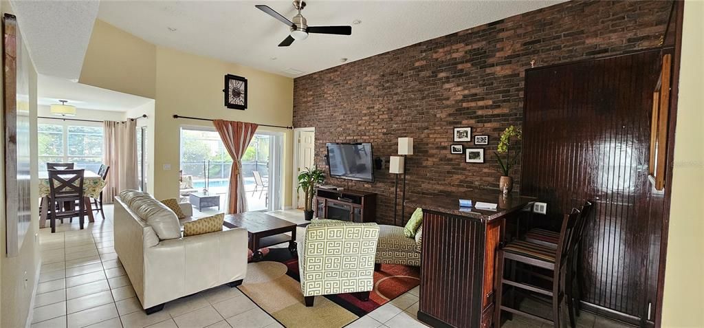 Active With Contract: $2,200 (3 beds, 2 baths, 1554 Square Feet)