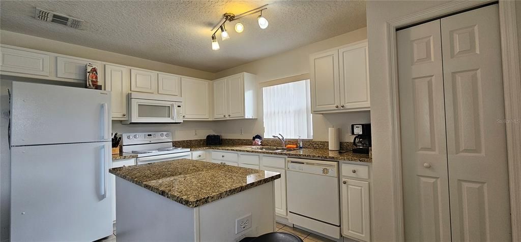 Active With Contract: $2,200 (3 beds, 2 baths, 1554 Square Feet)