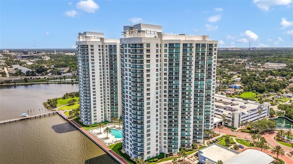 En Venta: $379,900 (2 camas, 2 baños, 1860 Pies cuadrados)