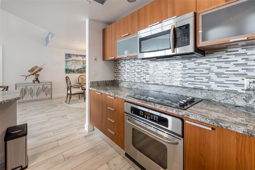 En Venta: $379,900 (2 camas, 2 baños, 1860 Pies cuadrados)