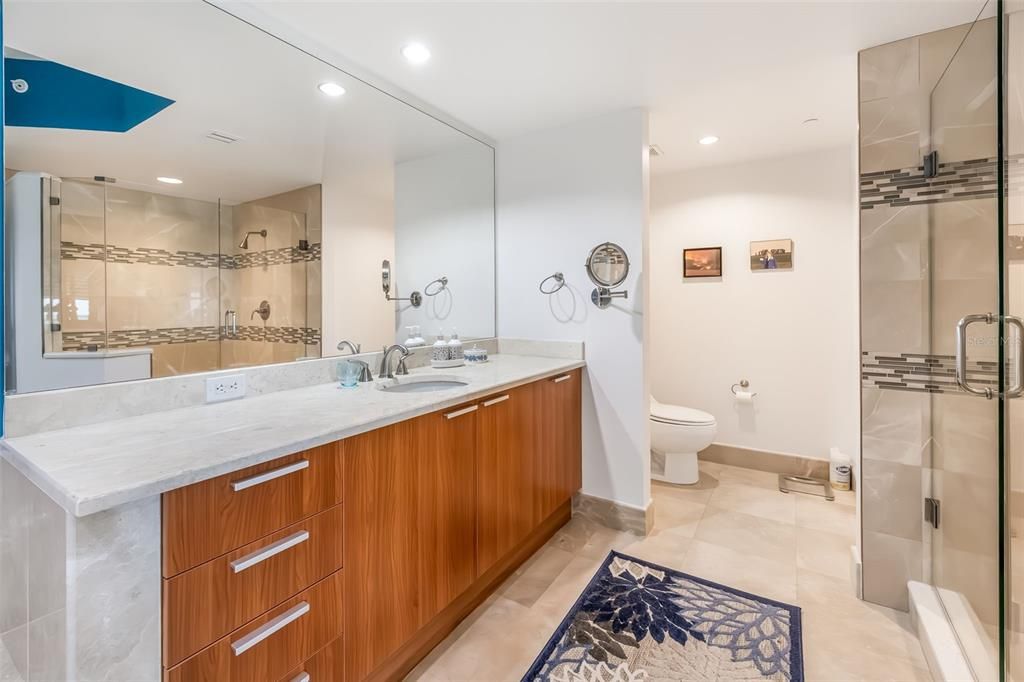 En Venta: $379,900 (2 camas, 2 baños, 1860 Pies cuadrados)