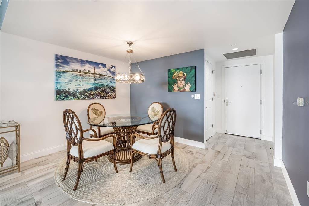 En Venta: $379,900 (2 camas, 2 baños, 1860 Pies cuadrados)