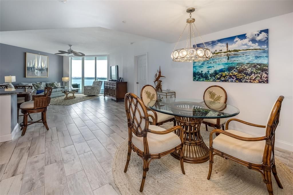 En Venta: $379,900 (2 camas, 2 baños, 1860 Pies cuadrados)